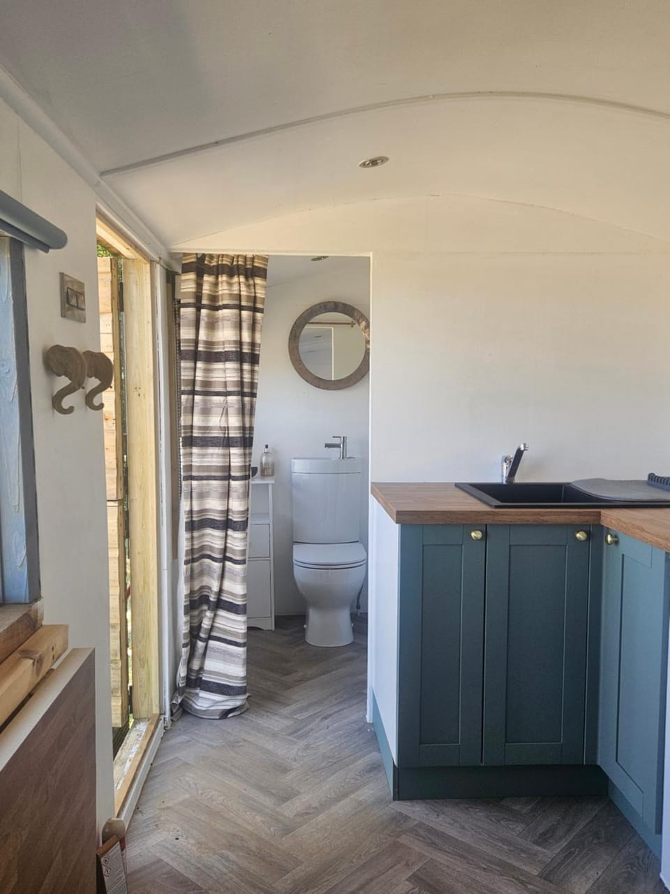 Shower, Toilet