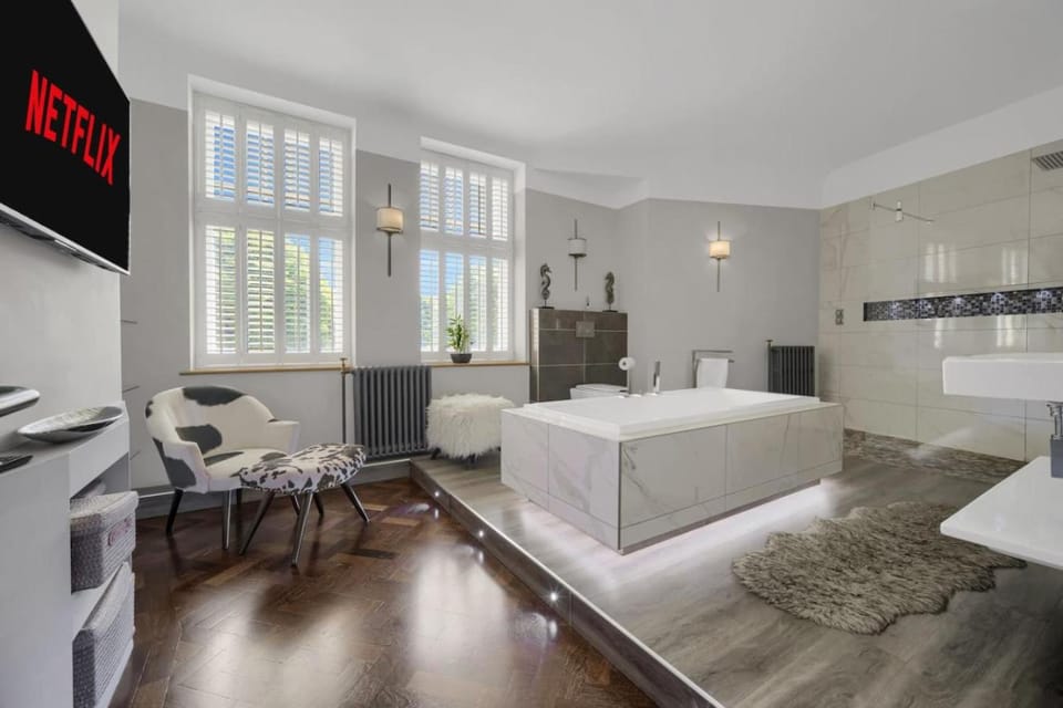 Caswell Suite - Luxury 2BR Apartment - Central Apartment in Victoria Road