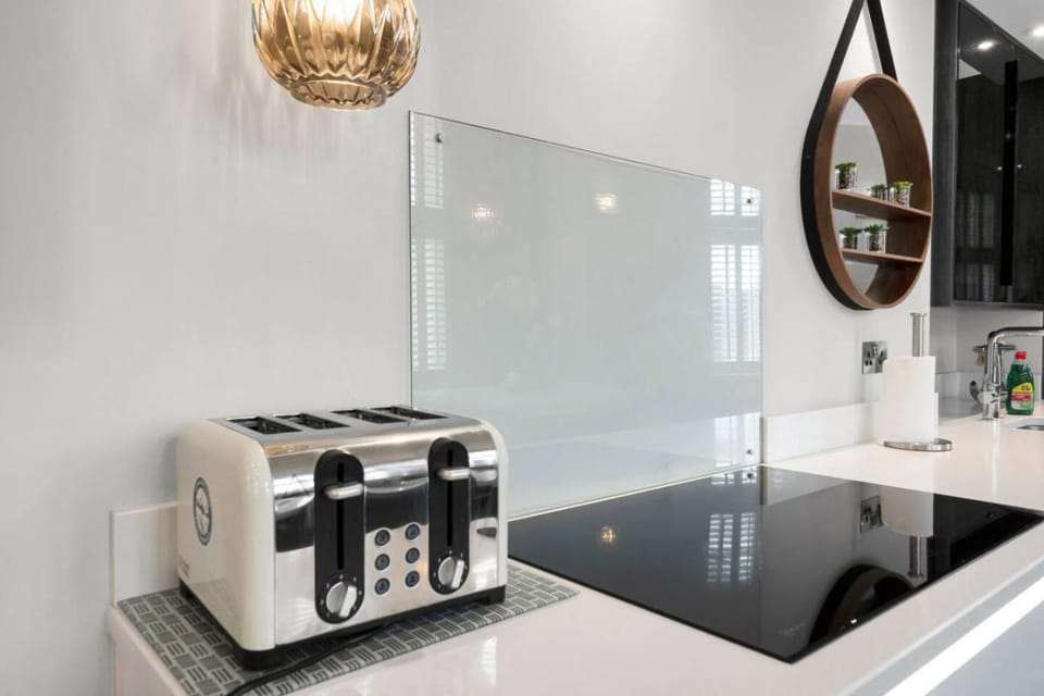 Caswell Suite - Luxury 2BR Apartment - Central Apartment in Victoria Road