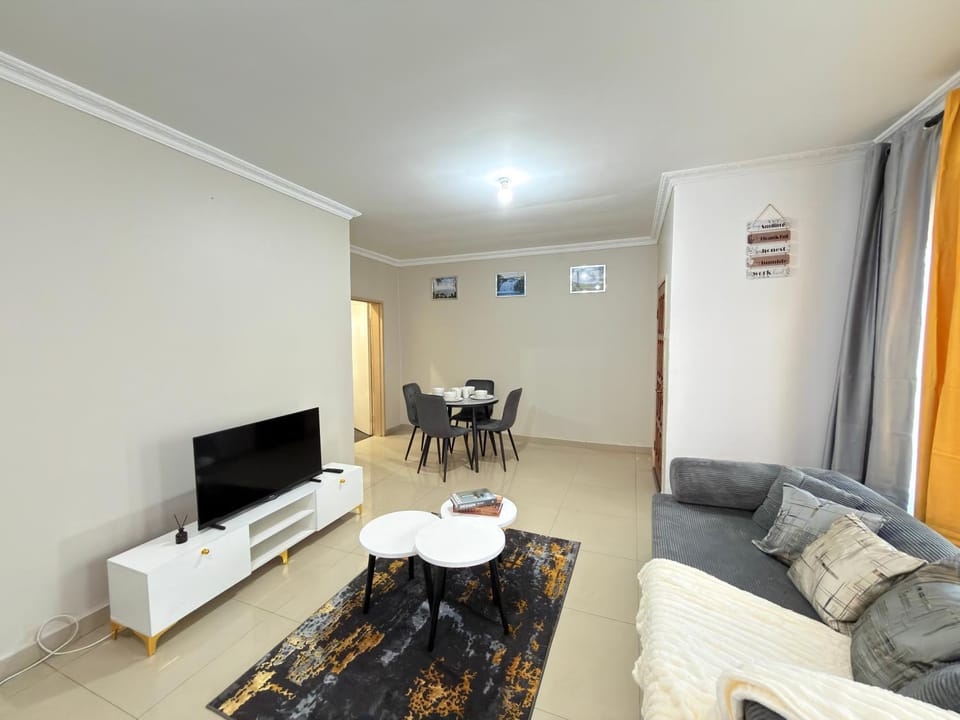 Photo of the whole room, Dining area
