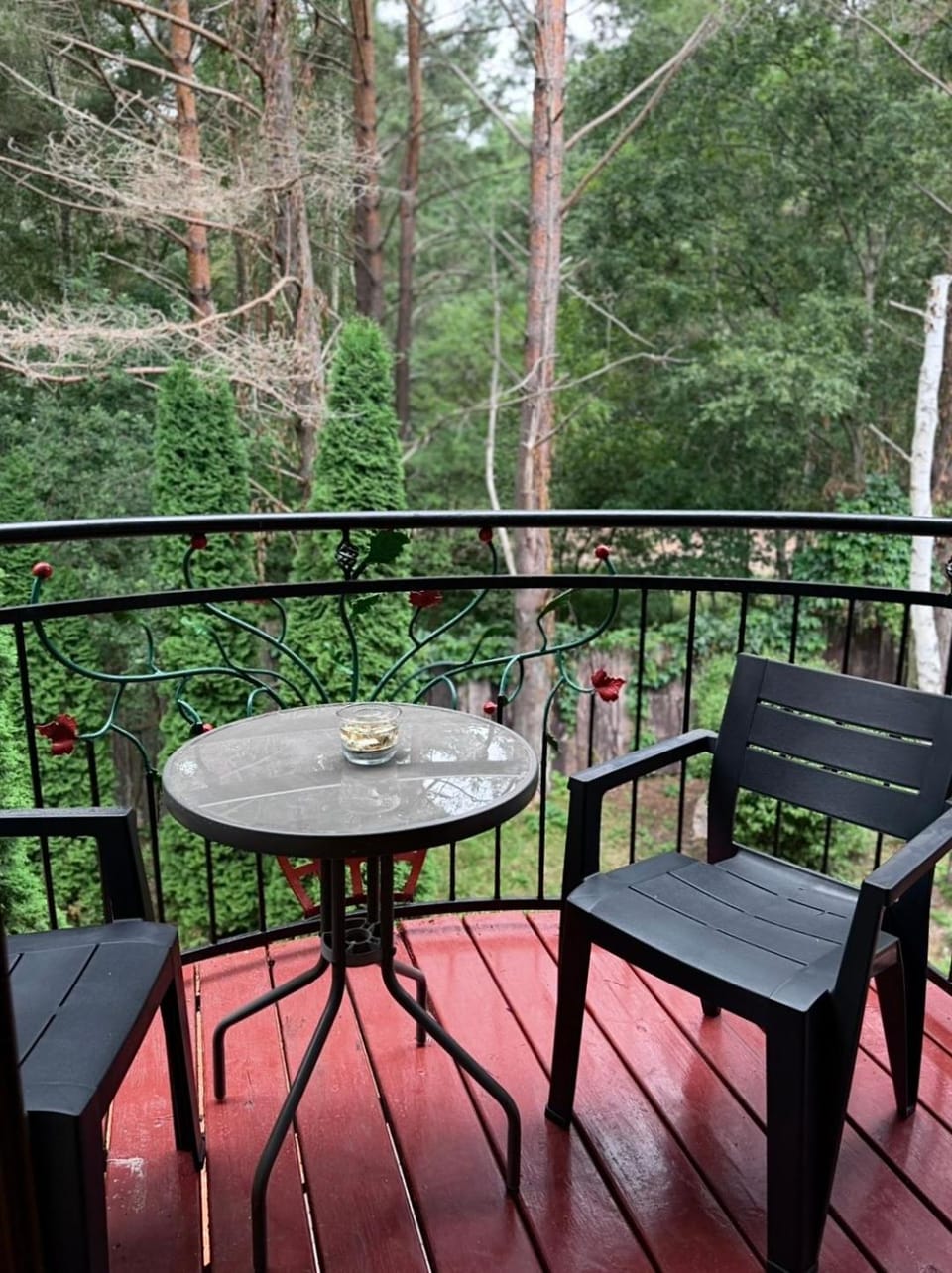 Property building, Spring, Day, Natural landscape, Garden, View (from property/room), Balcony/Terrace, Dining area, Garden view