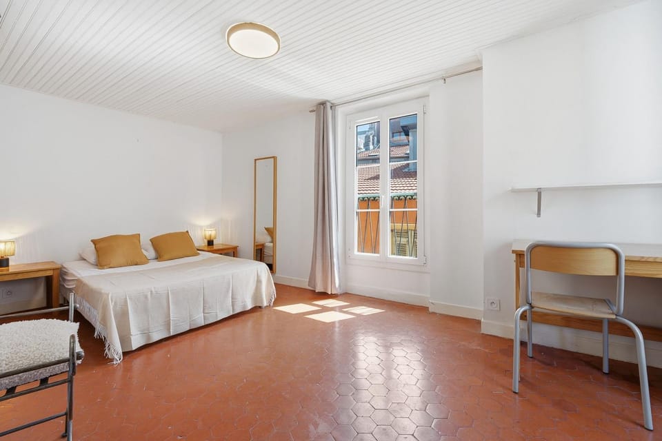 Old Town - 2 bedroom AC Apartment in Nice