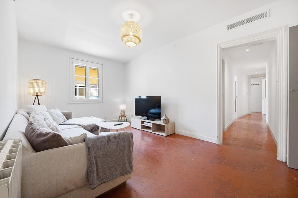 Old Town - 2 bedroom AC Apartment in Nice