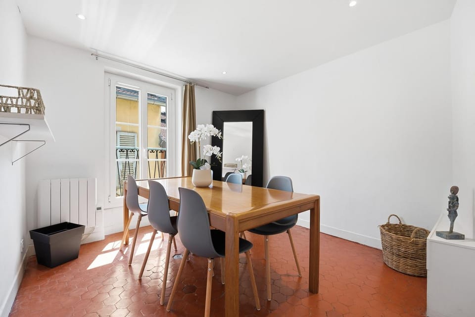 Old Town - 2 bedroom AC Apartment in Nice