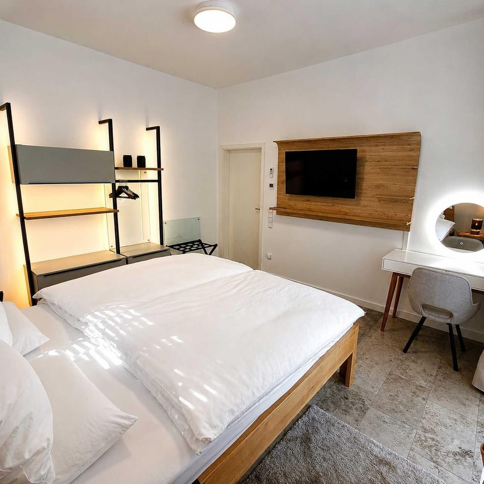 Bed, Photo of the whole room, Bedroom