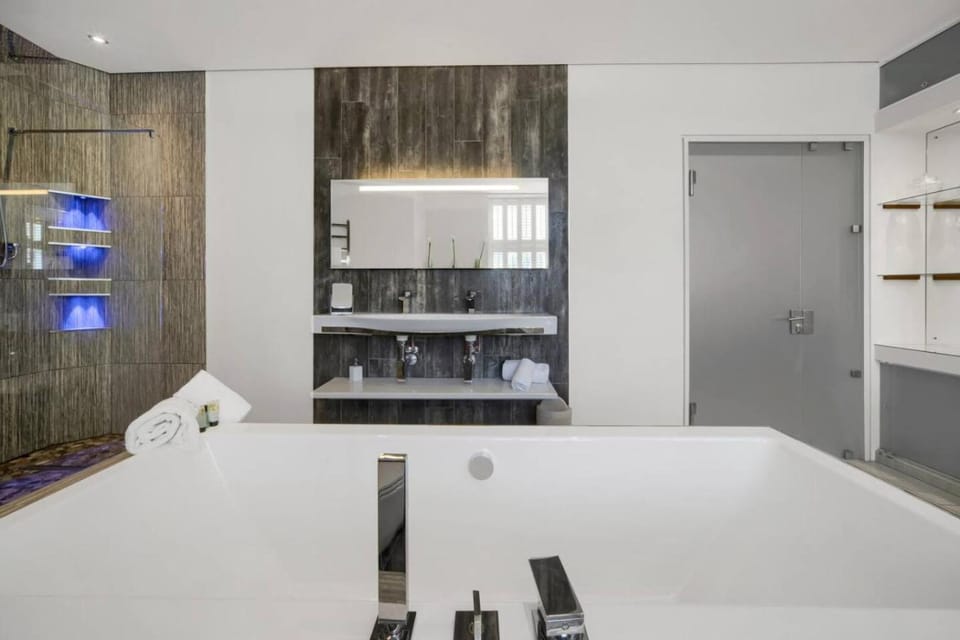 Langland Suite - Luxury 2BR Apartment - Central Apartment in Victoria Road