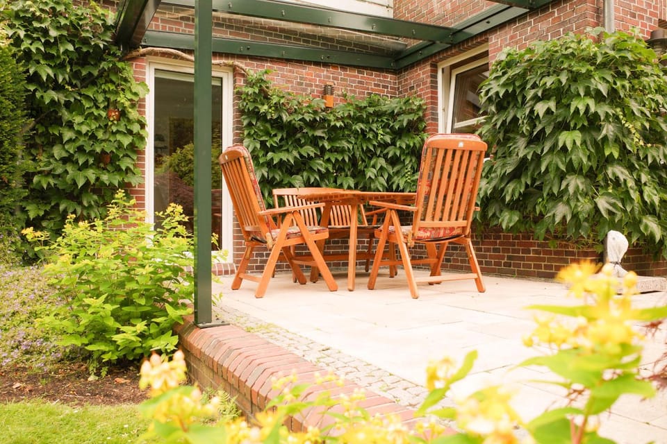 StadtOase Garten, Wintergarten, Kamin 6 Pers House in Aurich
