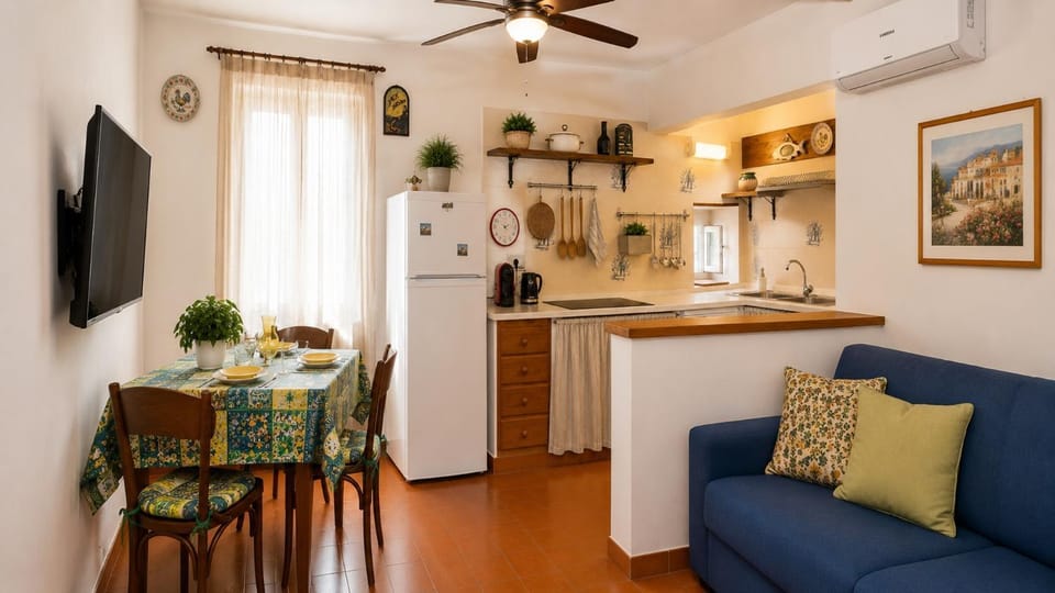 Communal lounge/ TV room, TV and multimedia, Kitchen or kitchenette, Living room, Seating area, Dining area, oven, pet friendly, stove