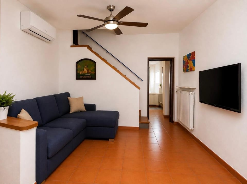 Communal lounge/ TV room, TV and multimedia, Living room, Seating area, Evening entertainment