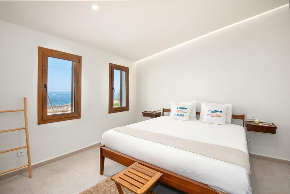 Photo of the whole room, Bedroom, Sea view