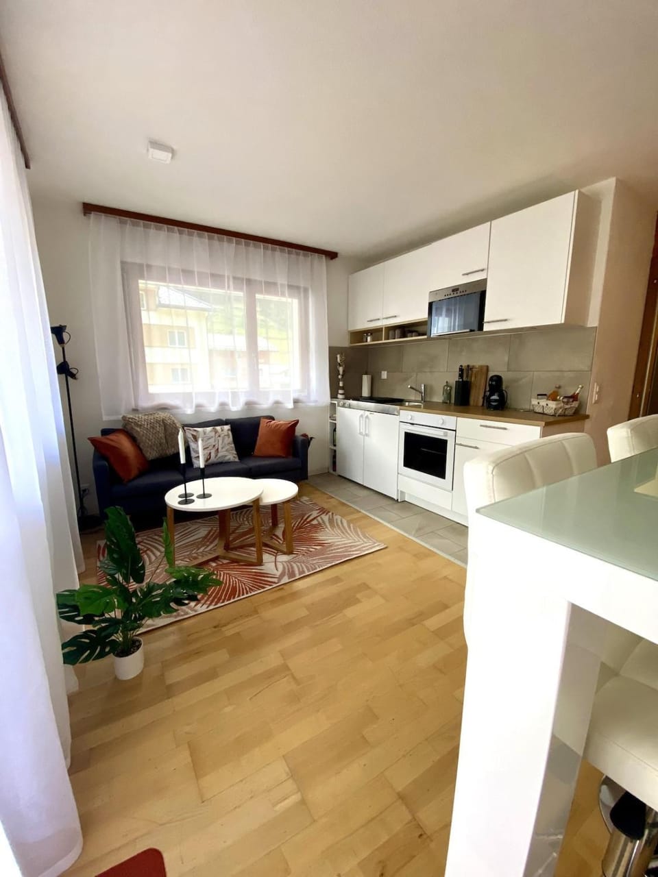 Kitchen or kitchenette, Living room
