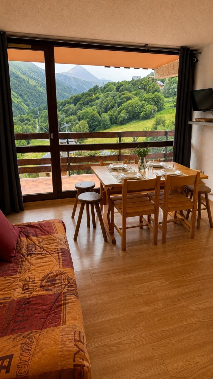 Patio, Day, Natural landscape, View (from property/room), Balcony/Terrace, Living room, Seating area, Dining area, Mountain view