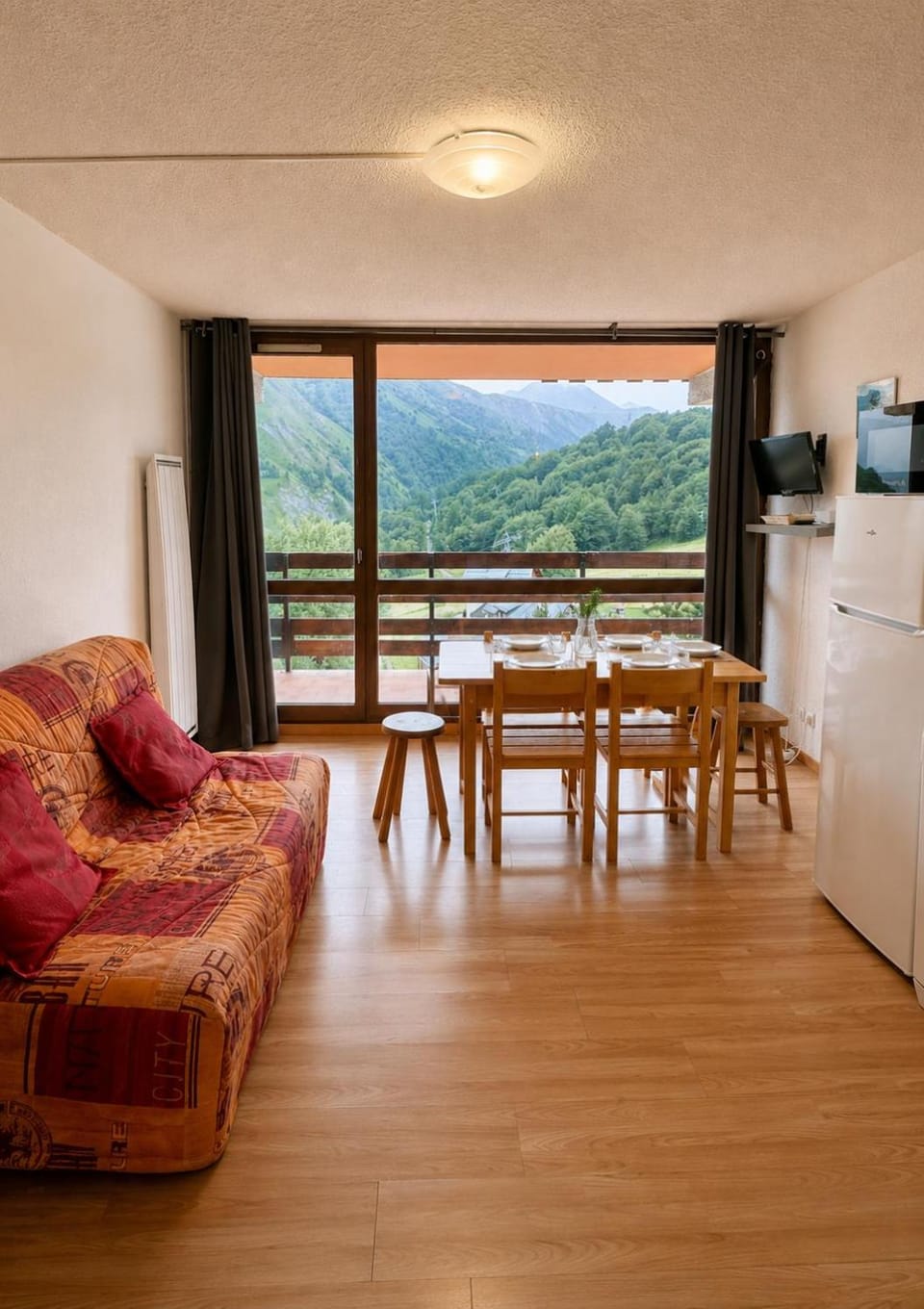 Natural landscape, View (from property/room), Balcony/Terrace, Living room, Seating area, Dining area, Mountain view