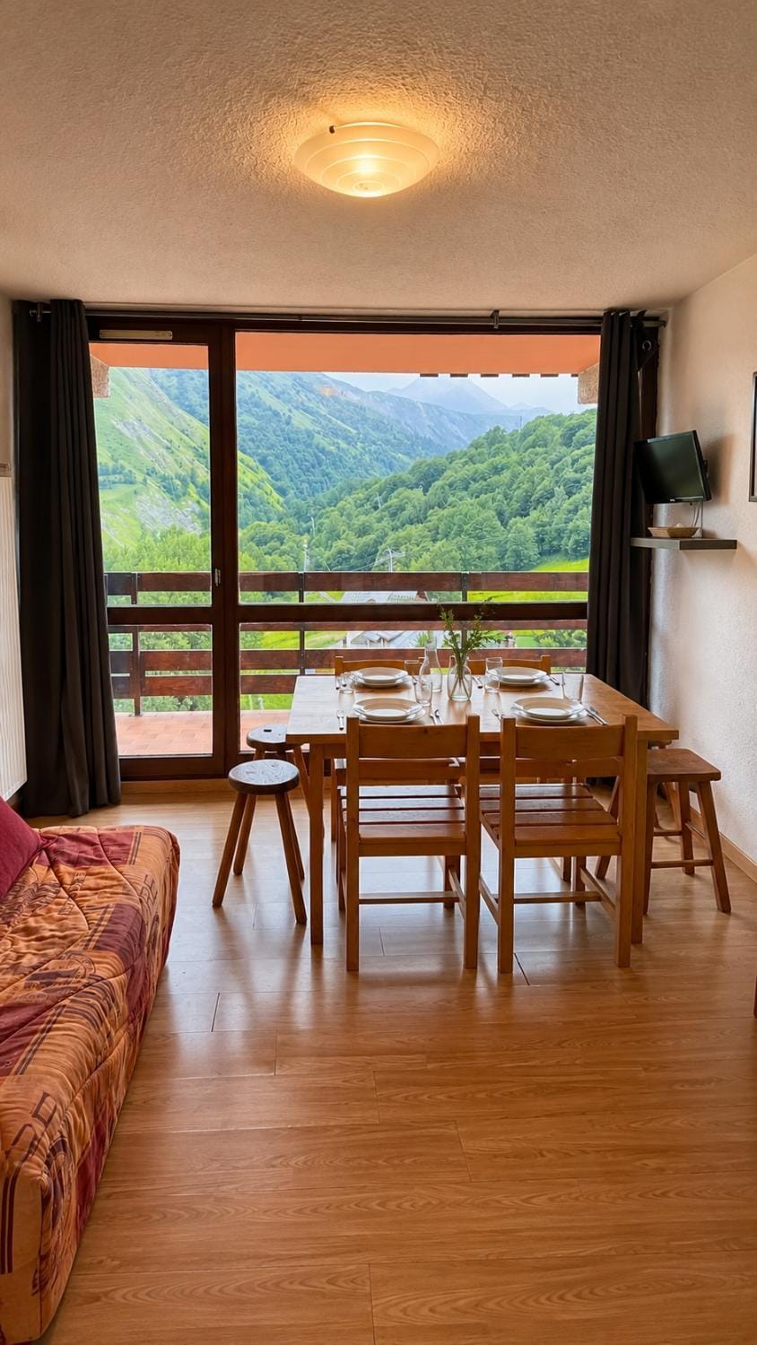 Natural landscape, TV and multimedia, View (from property/room), Balcony/Terrace, Living room, Seating area, Dining area, Mountain view
