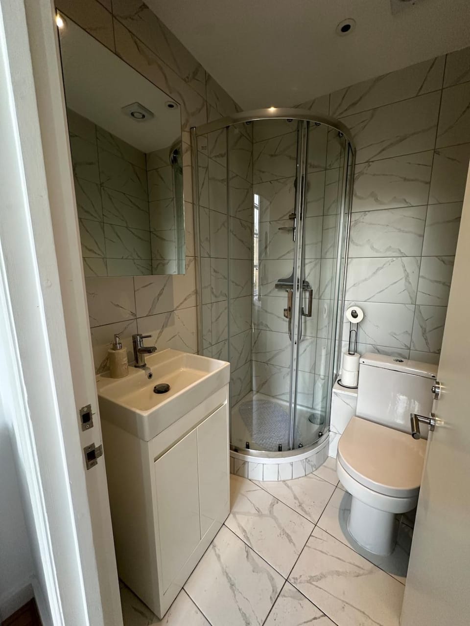 Shower, Toilet, Bathroom, Bath, towels