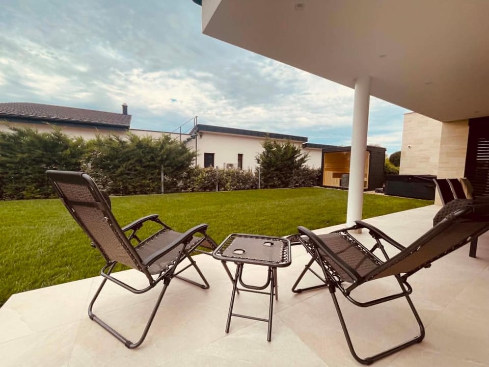 Garden, Garden, Balcony/Terrace, Garden view, sunbed