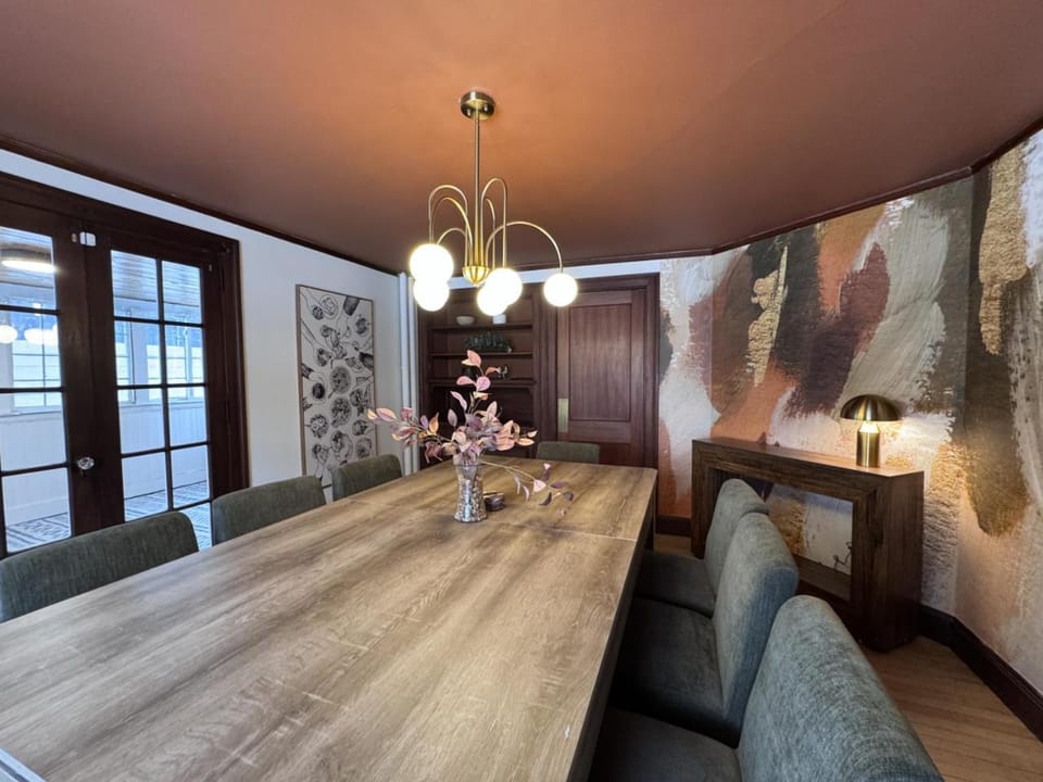 Cozy Colonial Home Hot tub, Game Room ,Home Theatre,Karaoke House in Framingham