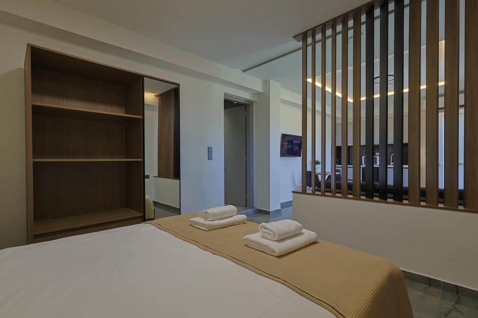 Bed, Bedroom, towels
