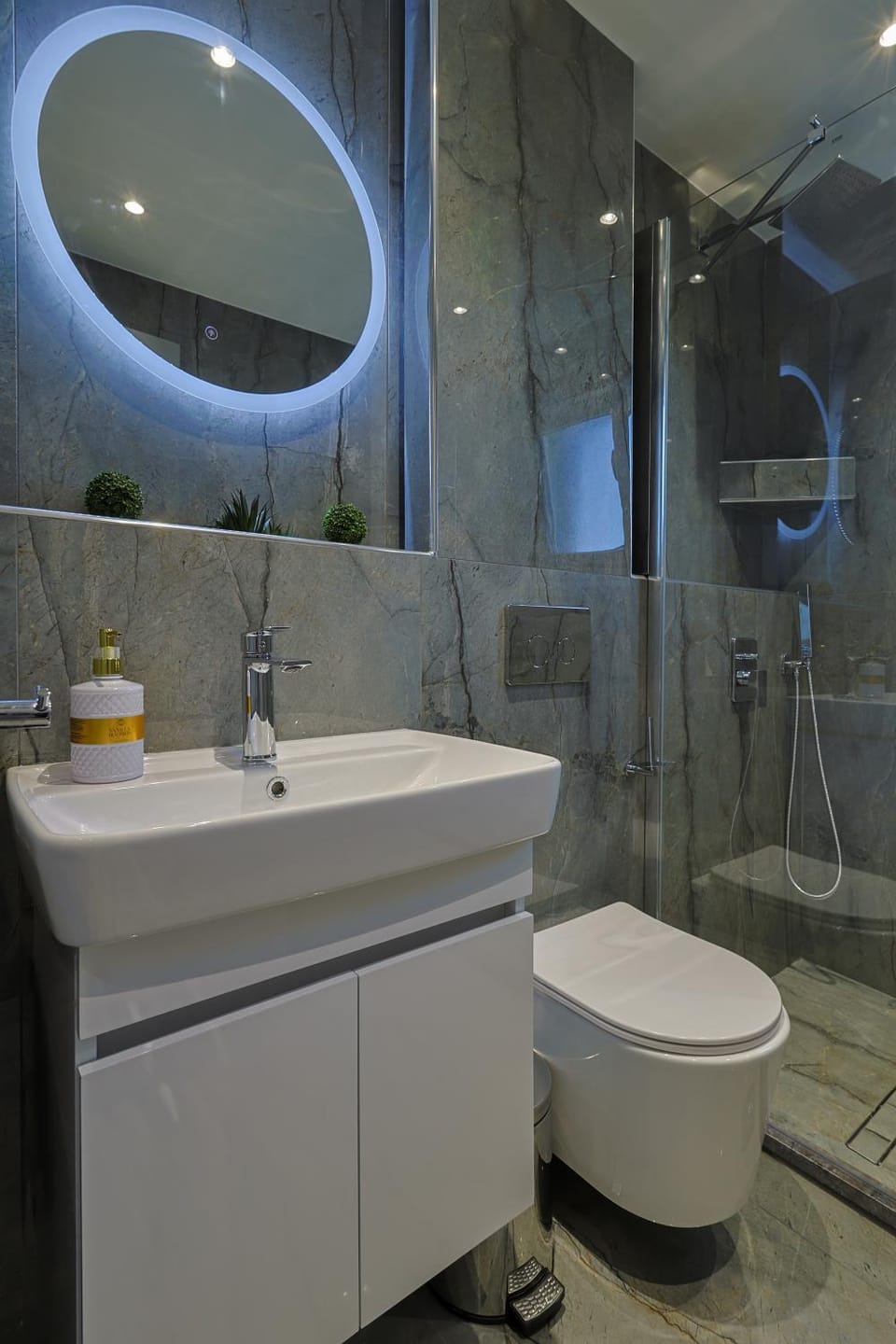 Shower, Toilet, Bathroom, Bath, towels