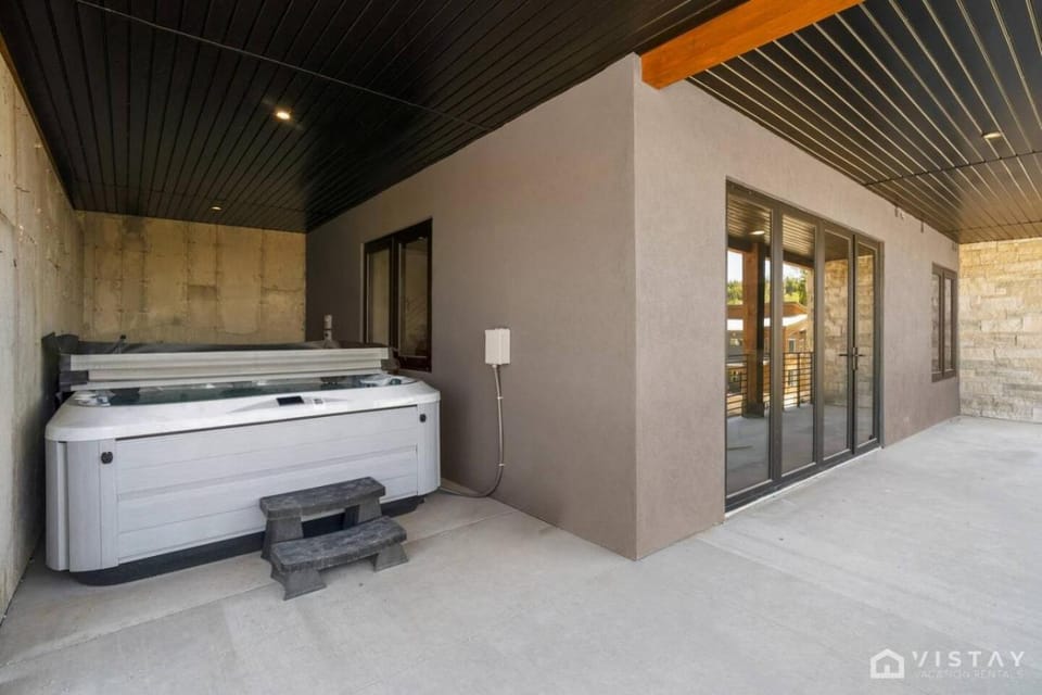 Skyline Retreat in Luxe Townhome with Hot Tub and Sauna House in Brian Head
