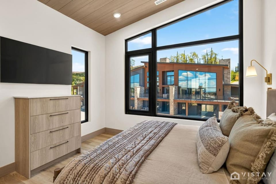 Skyline Retreat in Luxe Townhome with Hot Tub and Sauna House in Brian Head