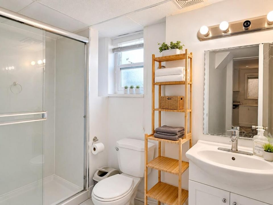 Cozy Vancouver 2BR Suite with Private Entrance House in Vancouver