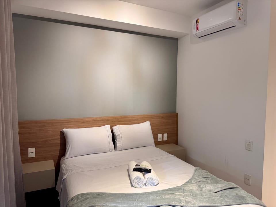 Bed, air conditioner