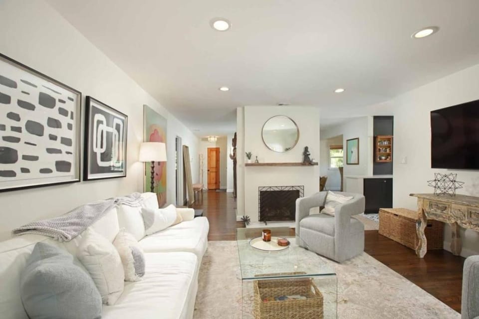 Cozy Stylish Studio City 3BR Home House in Toluca Lake