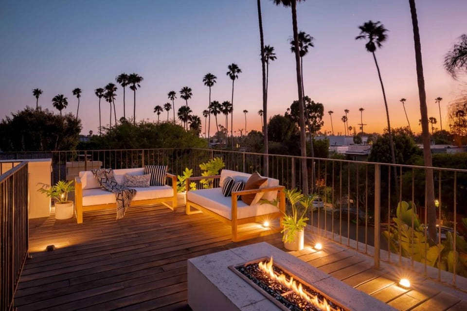 NEW Venice Estate Plunge Pool, Sauna, Roof Deck House in Venice Beach