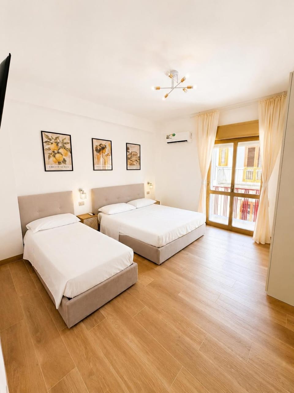 Bed, Photo of the whole room, Bedroom, air conditioner