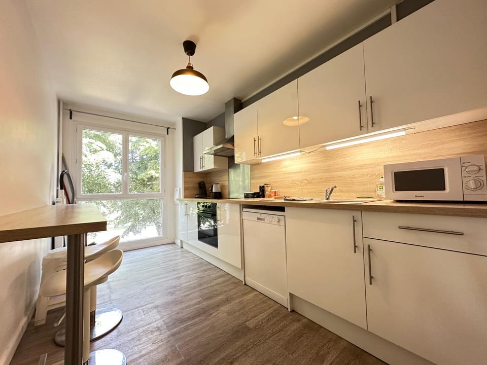 Kitchen or kitchenette, Dining area, dishwasher, oven, stove