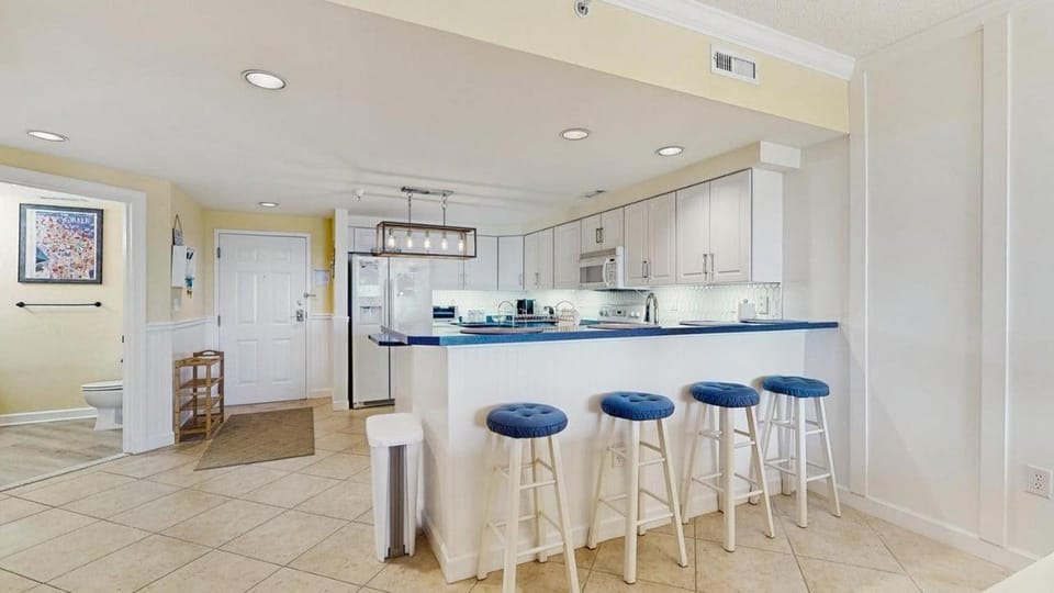 Spacious top-floor beach retreat with pool fireplace & steps to Northside Park & beach House in Ocean City