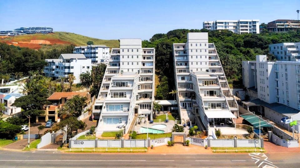 Property building, Day, Neighbourhood, Bird's eye view, Swimming pool, Location