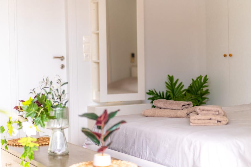 Bed, Bedroom, towels, wardrobe