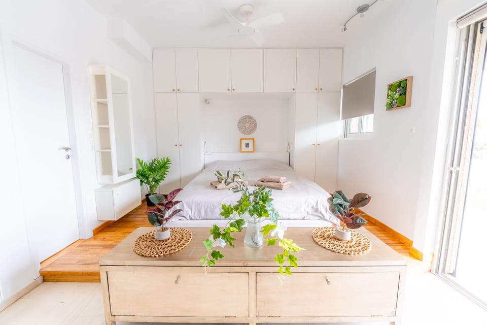 Bed, Bedroom, towels, wardrobe
