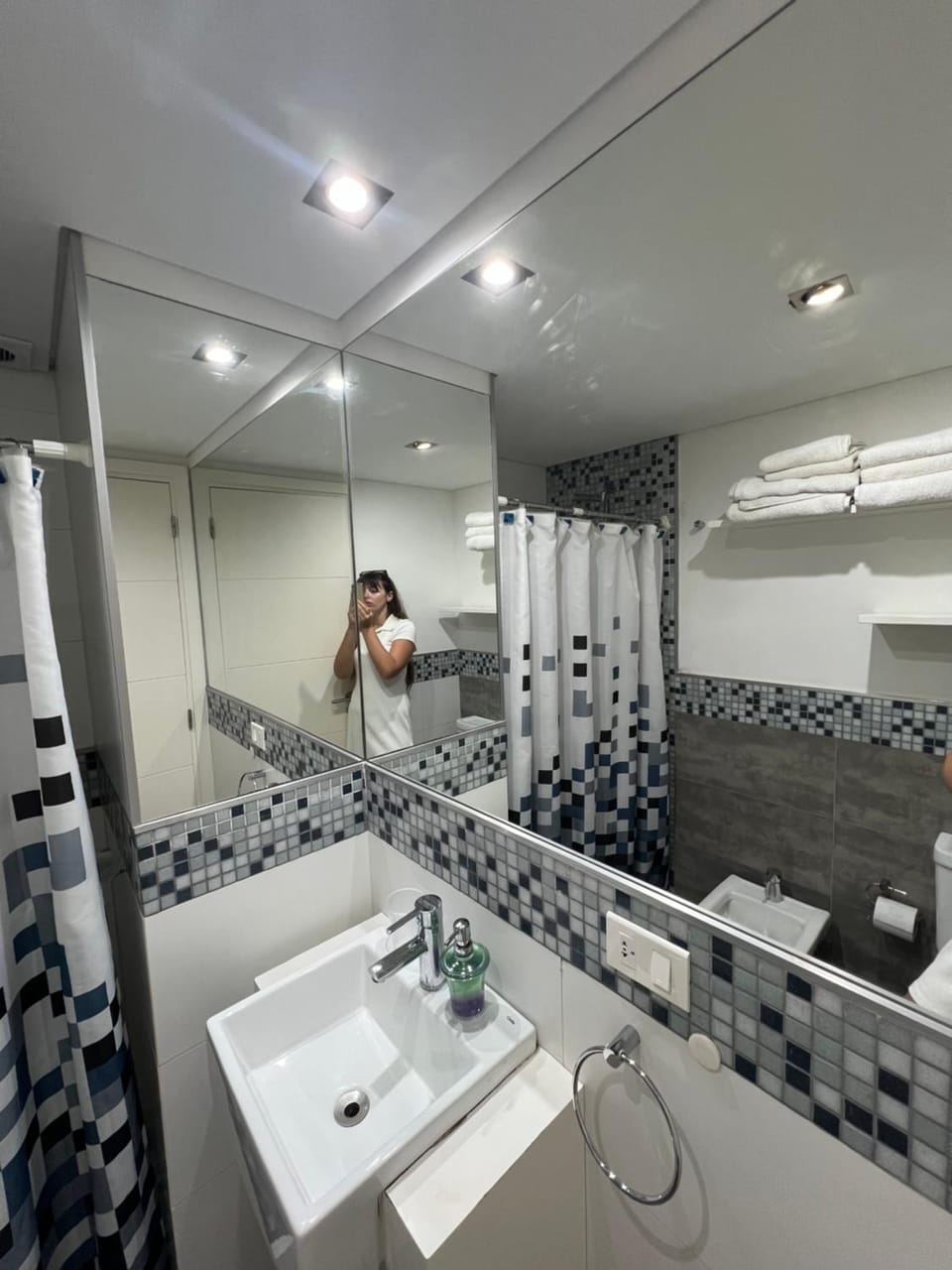 Shower, Bathroom, towels