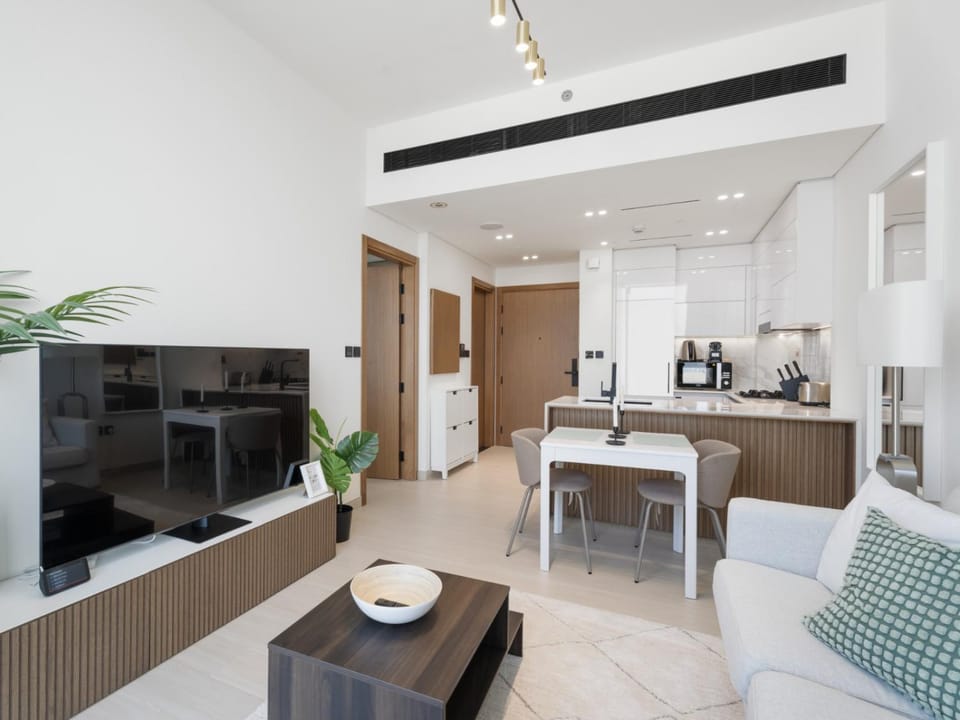 Luxe Comfort 1BDR in Binghatti Venus-05 Apartment in Dubai