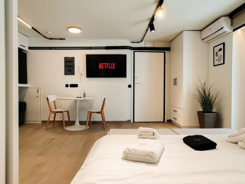 TV and multimedia, Photo of the whole room
