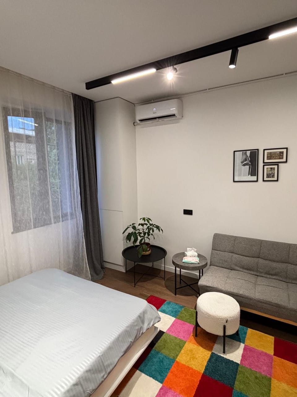 Bed, Seating area, Bedroom