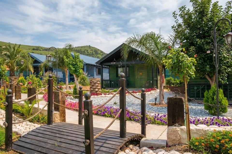 Property building, Day, Natural landscape, Garden, Garden view