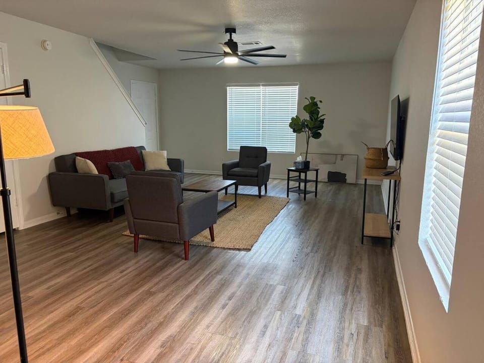 3BR Townhouse/Fort Cavazos/Corporate/Travel Nurse House in Killeen