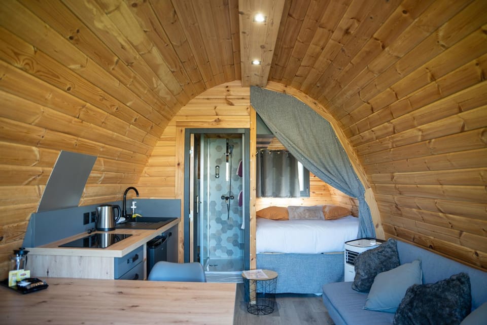 Lodge des Bois Jacuzzi Campground/ 
RV Resort in Auvergne-Rhône-Alpes