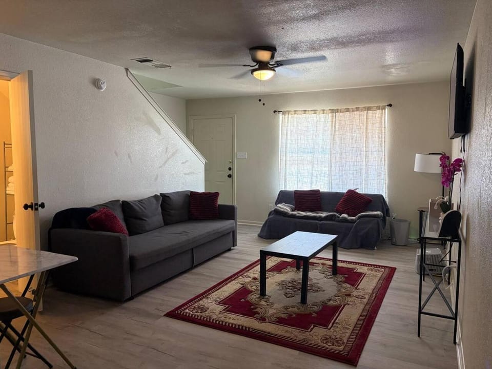 Huge 1200sf 2BR/4 Min Ft Cavazos-Officers & Nurses House in Killeen