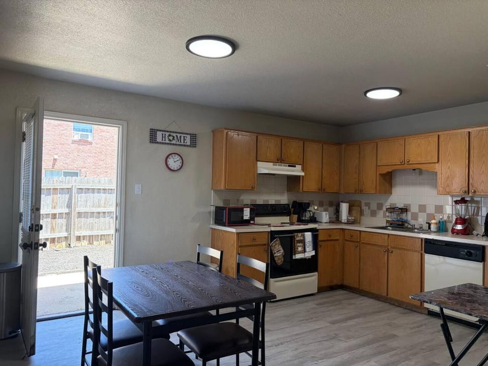 Huge 1200sf 2BR/4 Min Ft Cavazos-Officers & Nurses House in Killeen