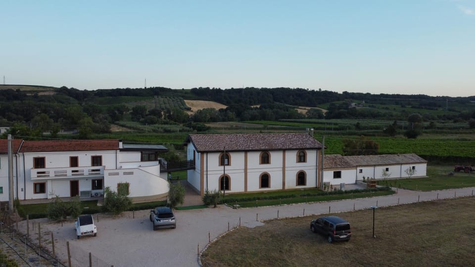 Property building, Day, Neighbourhood, Natural landscape, Bird's eye view, Landmark view, Street view, Location, Parking