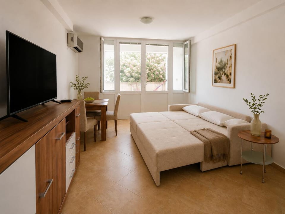 Photo of the whole room, Bedroom