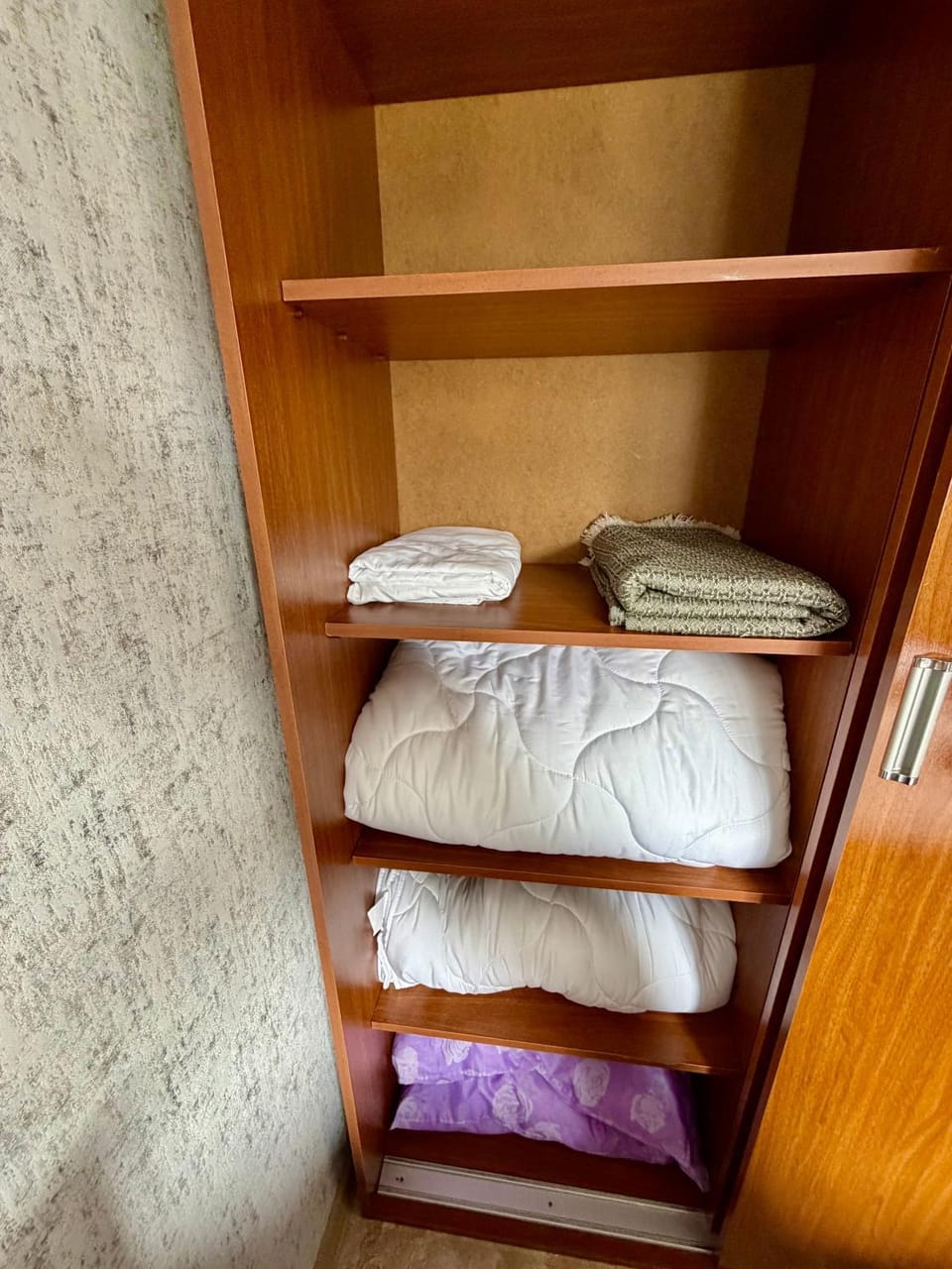 towels, wardrobe