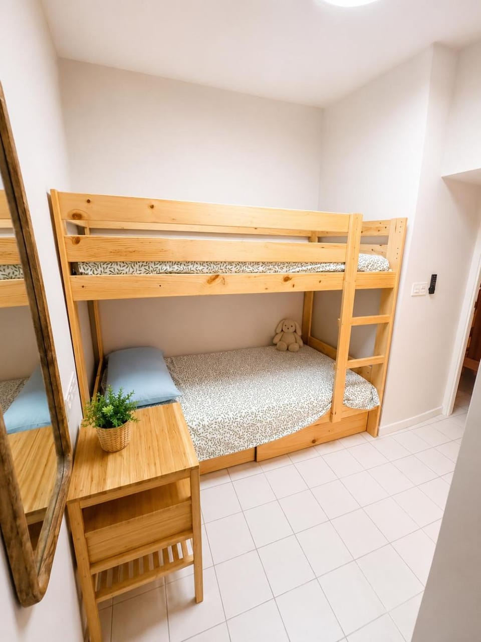 Bedroom, bunk bed