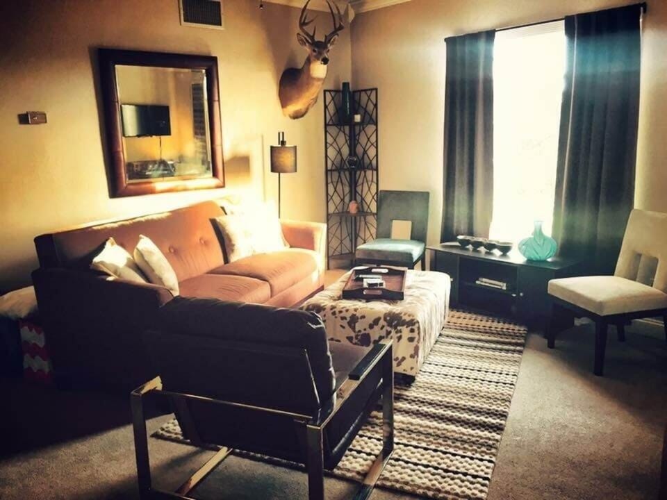 Living room, Seating area