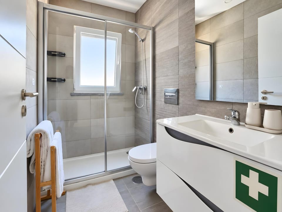 Bathroom, Living room